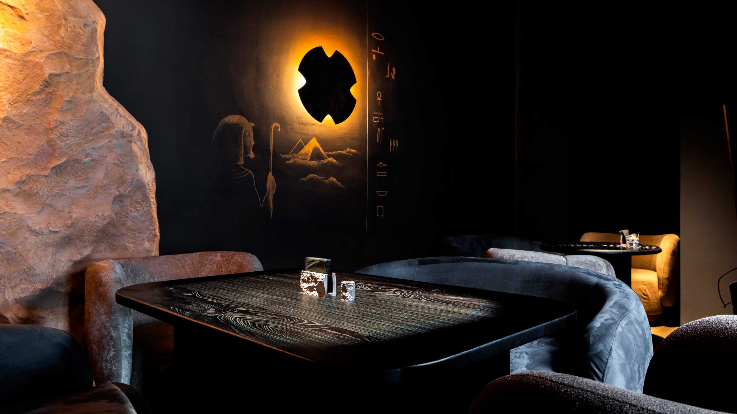 Атмосферный интерьер HookahPlace Cairo